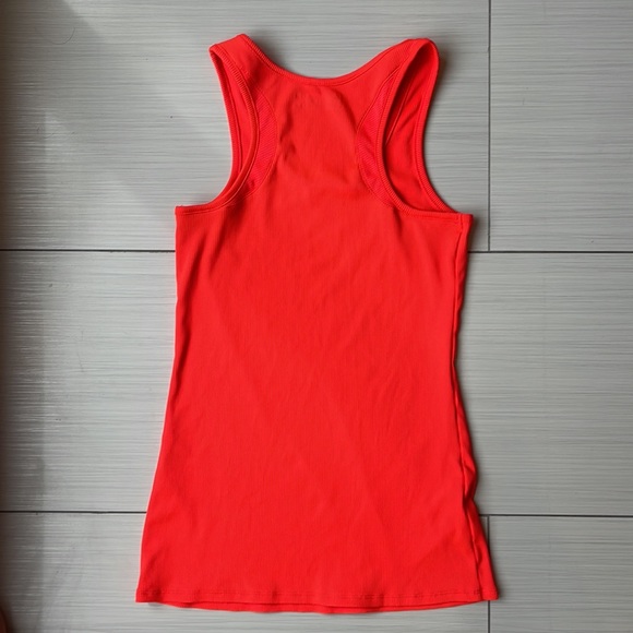 Under Armor fitted top size medium - Picture 4 of 4